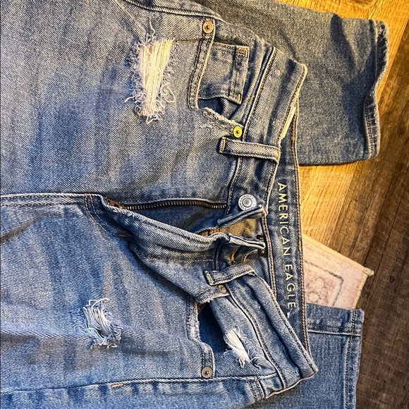 American Eagle Outfitters Light Blue Distressed Jeans - Picture 4 of 6